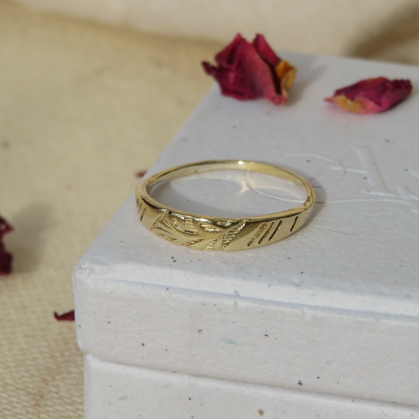 The Dainty Floral Ring in 9ct Gold