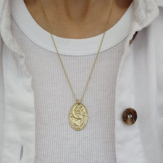 Mermaid Necklace in 9ct Gold
