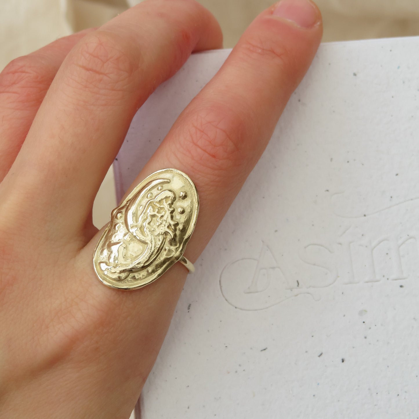 Load image into Gallery viewer, Mermaid Ring in 9ct Gold
