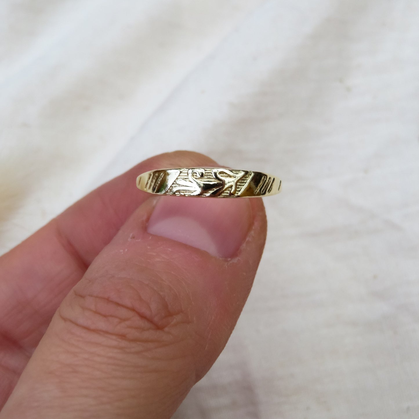 The Dainty Floral Ring in 9ct Gold