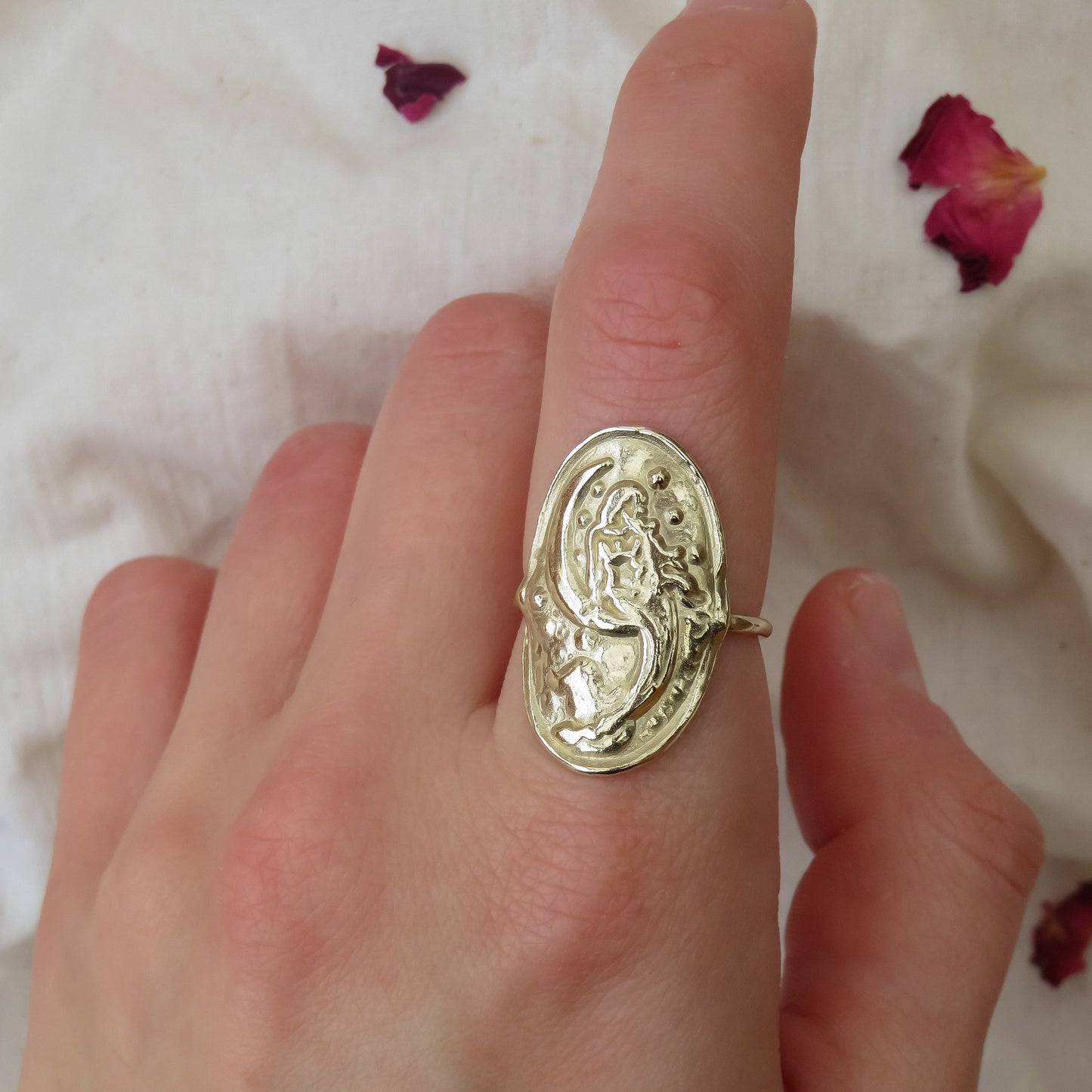 Load image into Gallery viewer, Mermaid Ring in 9ct Gold

