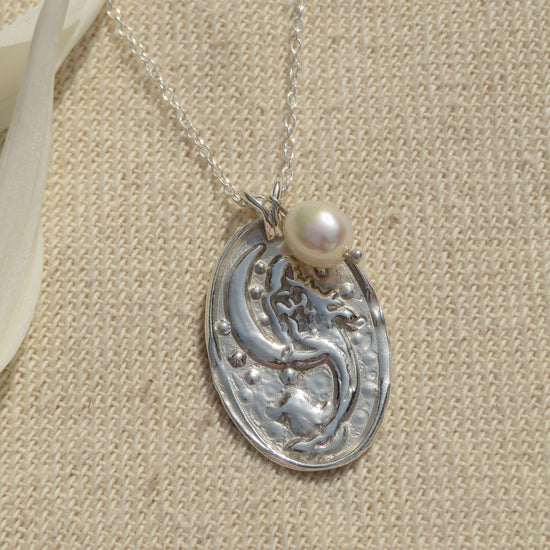 Load image into Gallery viewer, Mermaid Pearl Necklace in Silver
