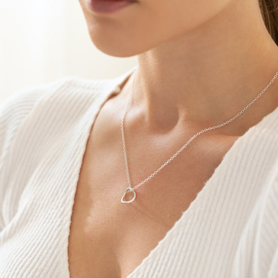 Load image into Gallery viewer, Staple Wave Necklace in Silver
